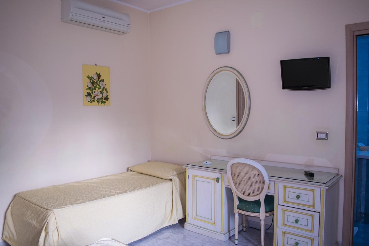 Hotel Ginevra 포지오마리노 외부 사진